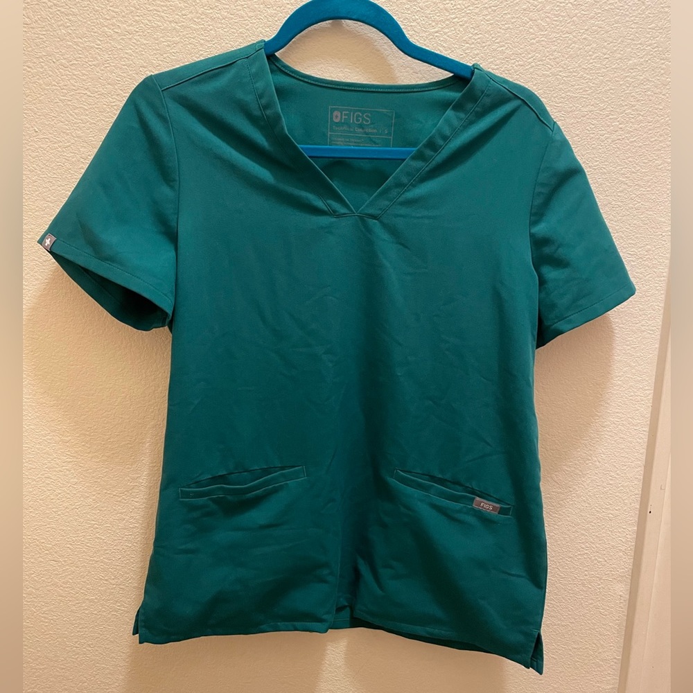 Figs Hunter Green 3 Pocket Casma Scrub Top